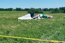 Kiugrott a pilóta a becsapódás előtt, mind a hat utas túlélte a repülőgép-balesetet
