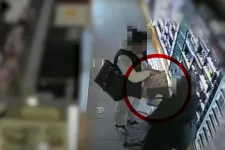 Videón a nagy lopás: 53 parfümöt nyúltak le egy soproni drogériából