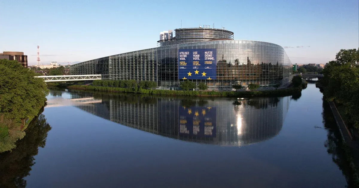 Igaz, hogy az EP-képviselők napi 350 eurót kapnak pusztán azért, ha aláírják a jelenléti ívet