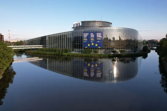 Igaz, hogy az EP-képviselők napi 350 eurót kapnak pusztán azért, ha aláírják a jelenléti ívet