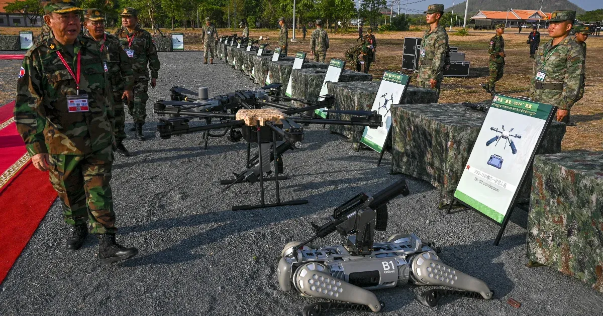 Fegyveres robotkutyával villog a kínai hadsereg
