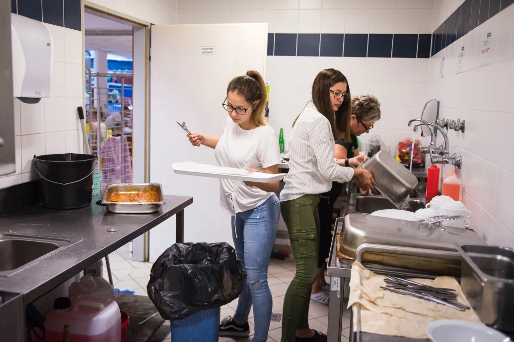 Év végére átlagosan kétezer forintra nőhet a diákok órabére