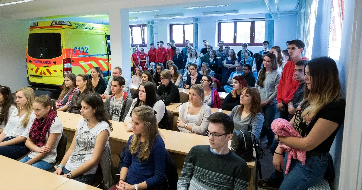 Összeomlott az informatikai rendszer az orvosi egyetemeken, bizonytalan az államvizsga