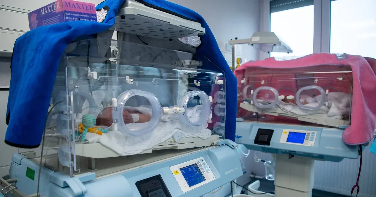 Áprilisban újabb mélyponton volt a születések száma Magyarországon