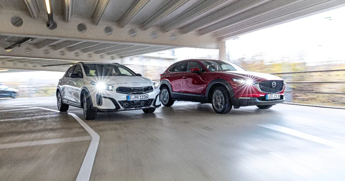 Érdemes 2024-ben új benzines autót venni? A Kia és a Mazda válasza határozott igen