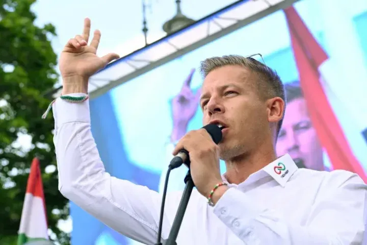 Magyar Péter Tónika-shownak nevezte a közmédia vitáját, és üzent a hírhamisító Papp Dánielnek is