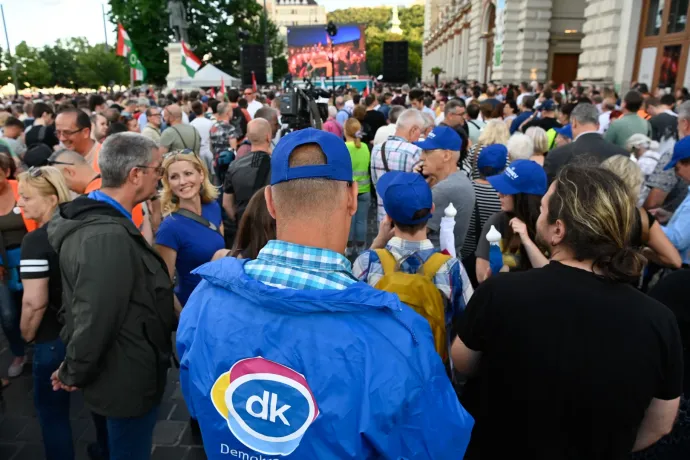 Magyar Péter Tónika-show-nak nevezte a közmédia vitáját, és üzent a hírhamisító Papp Dánielnek is