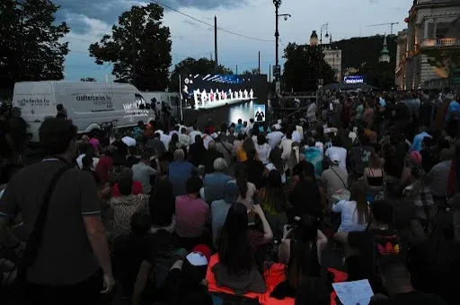 Dzsudzsák Balázs emailcíme, brazil jégsaláta és Csád – így zajlott a közmédiás választási vita