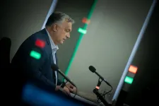 A békepárti Orbán Viktor 61-szer mondta ki a Kossuth rádióban, hogy háború