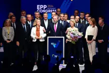 A Fidesz háborús pszichózissal vádolja az Európai Néppártot, aminek a KDNP még mindig lelkes tagja
