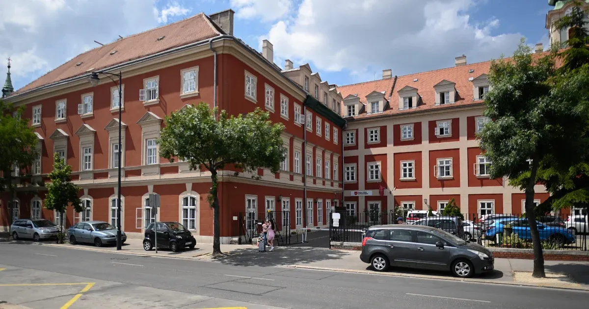 Tordai csalást sejt, a Máltai Szeretetszolgálat szerint csak adminisztratív okból jelentettek be több száz venezuelait egy I. kerületi címre