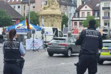 Megkéseltek egy rendőrt egy német városban egy szélsőjobboldali eseményen