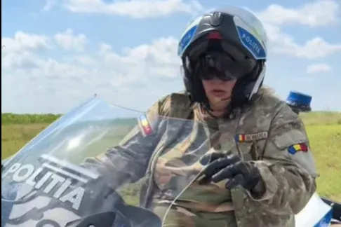 Rendőrösdit játszott Șoșoacă egy TikTok-videó kedvéért, a hatóság nem élvezte a cosplayt, vizsgálat indult