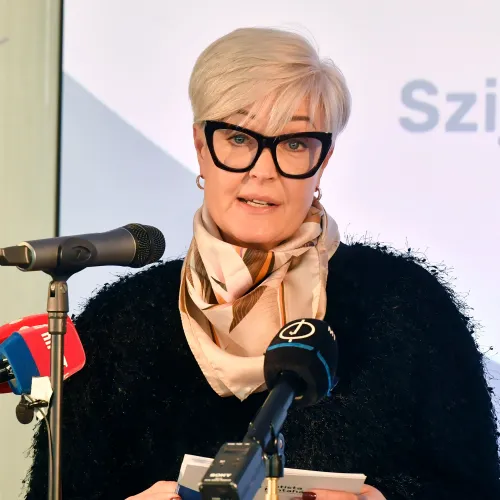 Telex: Szijjártó Péter felesége 525 milliós osztalékot vett ...