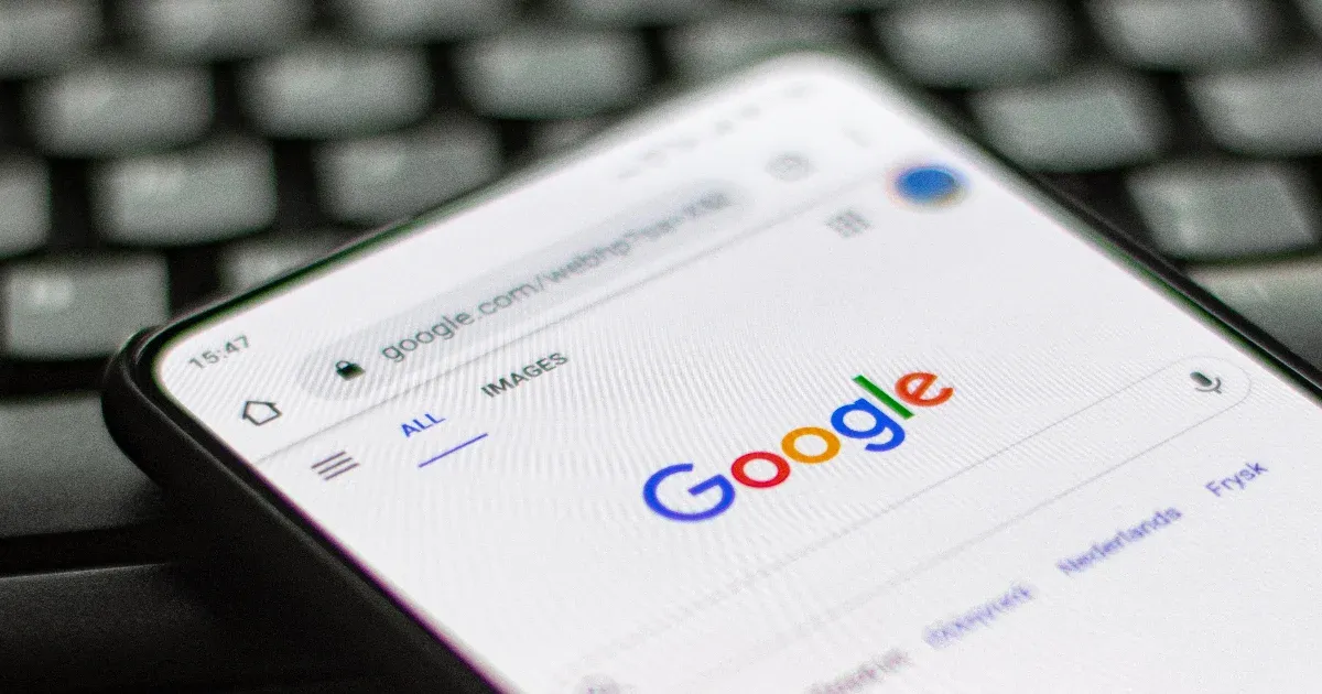 Most már hivatalos, hogy mindenhol ott lesznek a hirdetések a Google keresési találatai között