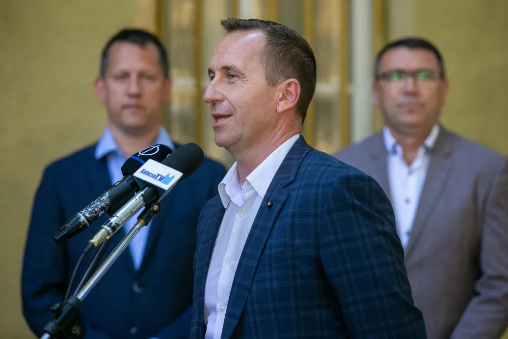 A kalocsai polgármester 79 éves anyja nevén van egy 60 milliós jacht