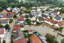 Háromezer embert evakuáltak az áradások miatt Németországban, egy tűzoltó meghalt