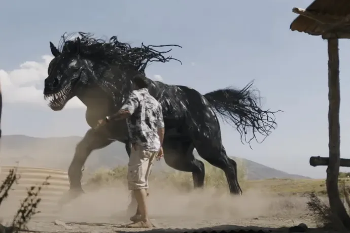 Tom Hardy venomizált lovon vágtat a Venom 3 előzetesében