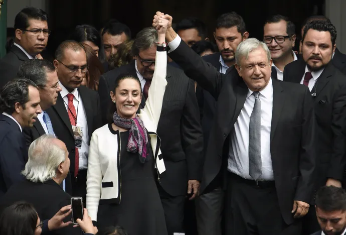 Claudia Sheinbaum mexikóvárosi polgármesternek való 2018-as megválasztásakor Andrés Manuel López Obrador elnökkel – Fotó: Alfredo Estrella / AFP