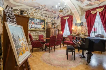 Hogyan kerül freskó ebbe a magyar ingatlanba? Római fürdő és még 3 időtlen enteriőr