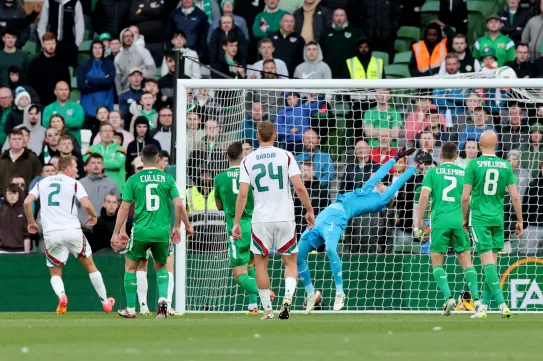 Dublini dráma a 92. percben: saját szöglete után kapott gólt a magyar fociválogatott, oda a veretlenség