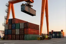 Rekord a külkereskedelemben: 693 milliárd forint a terméktöbblet, de hozzátett az import visszaesése is