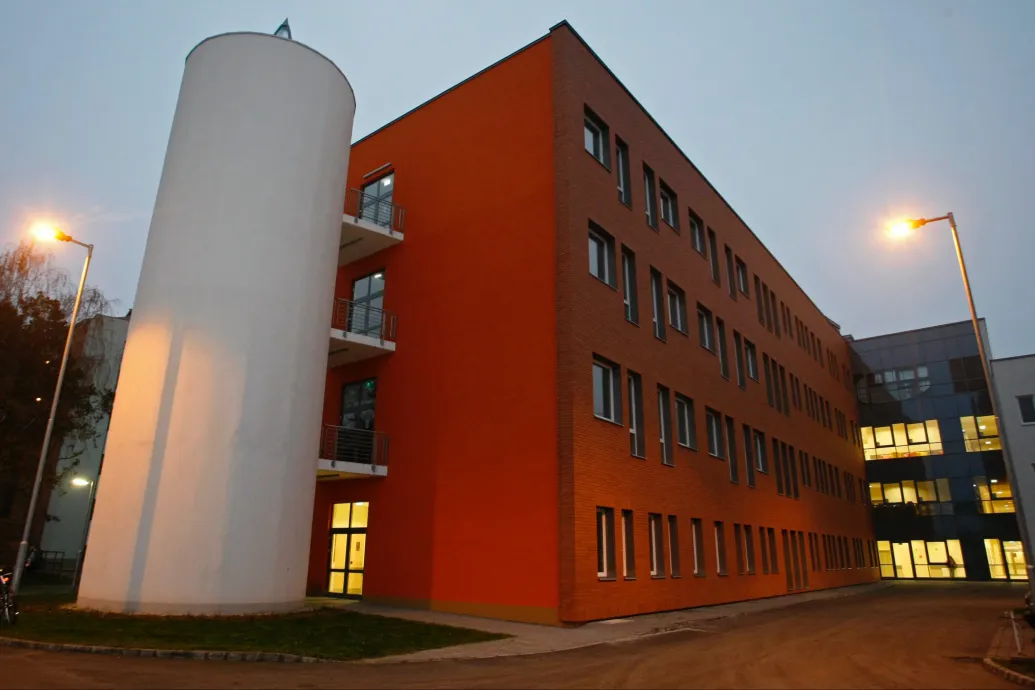 Terjed a hír, hogy megszűnik a gyermeksebészeti ellátás Szolnokon, de csak a szakorvoscsapat változik