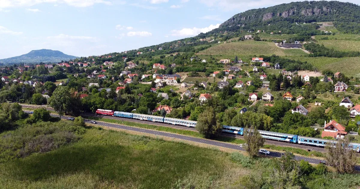 A nyolcvanas években gyártott svéd mozdonyokkal újít a MÁV a Balaton északi partján