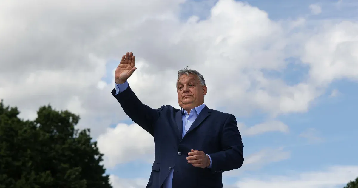 Orbán: Ha itt vége az ünnepségnek, azonnal menjenek és álljanak ki a Fidesz-KDNP jelöltjei mellett!