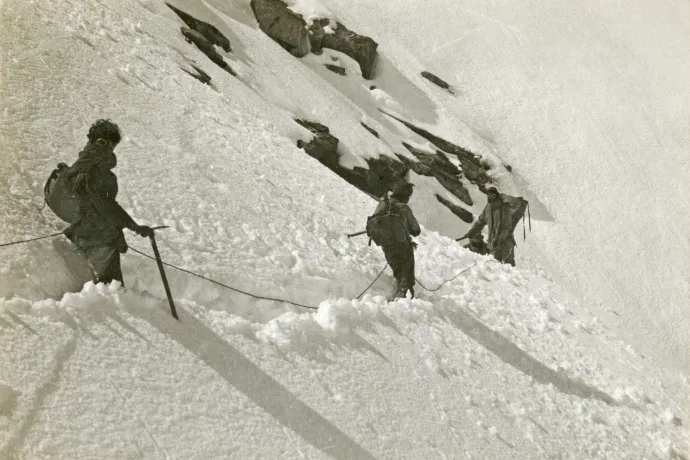Ereszkedés a Kama-völgynél az 1921-es expedíción – Fotó: Royal Geographical Society / Royal Geographical Society / Getty Images