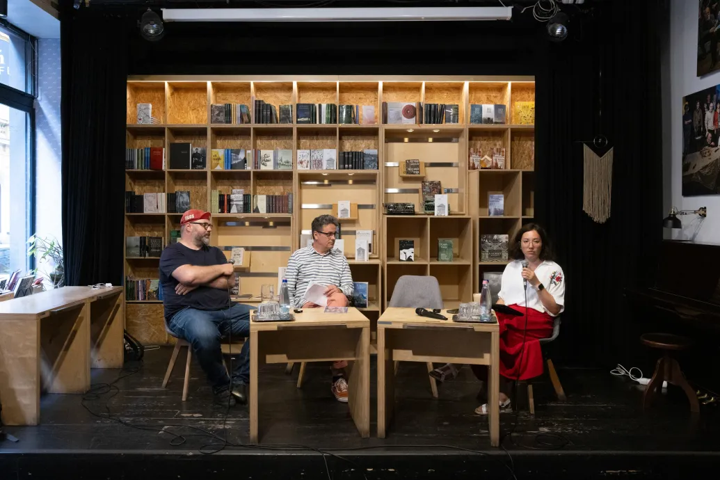 A külföldi és a magyar ételfutárokat is szívatja az állam azzal, ahogy a vendégmunkásokhoz hozzááll