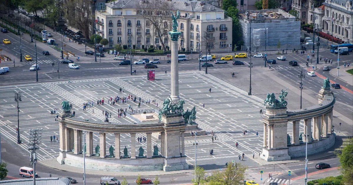Már péntek estétől lezárják a Hősök tere környékét Magyar Péter tüntetése miatt