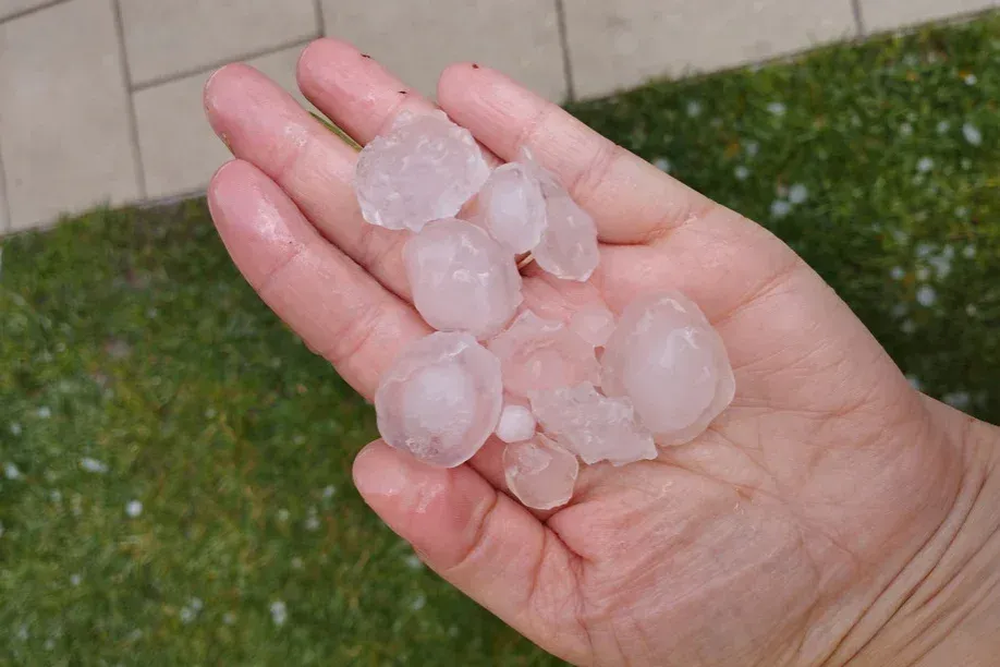 Diónyi jégesőt szórt a vihar Budapest északi részére