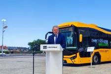 Győrben tesztelik a hazai gyártású, szuperkönnyű fémvázas elektromos buszt