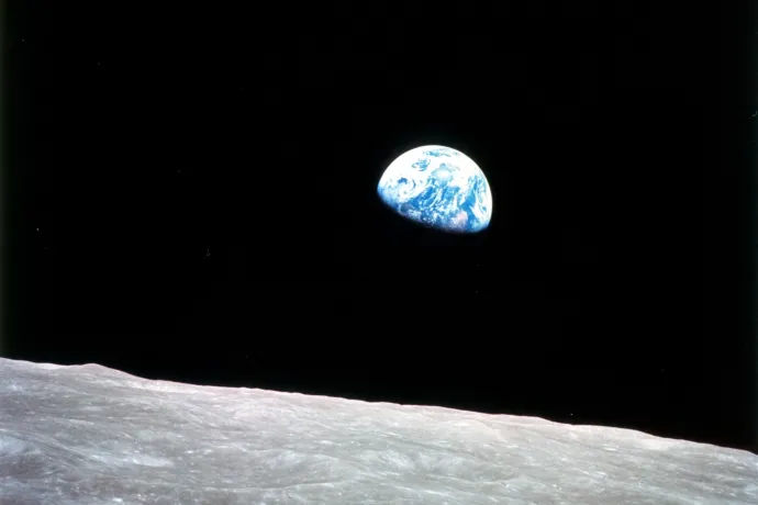 Meghalt az űrhajós, aki a legendás fotót készítette a Földről