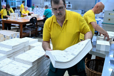 Beárnyékolja a Fidesz választási kilátásait a reálbér tavalyi csökkenése
