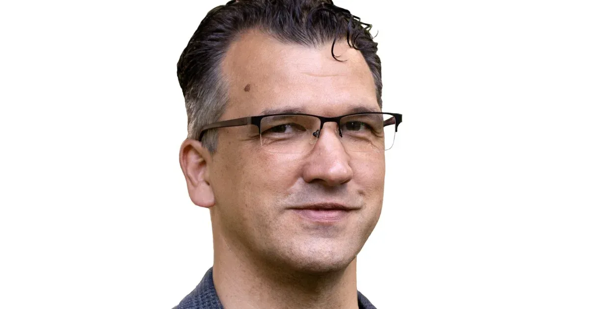 Vascsővel támadt a XV. kerületi alpolgármesterre az a független jelölt, aki visszaélt a Tisza nevével