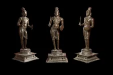 A britek visszaadnak egy 500 éves, hindu szentet ábrázoló szobrot Indiának
