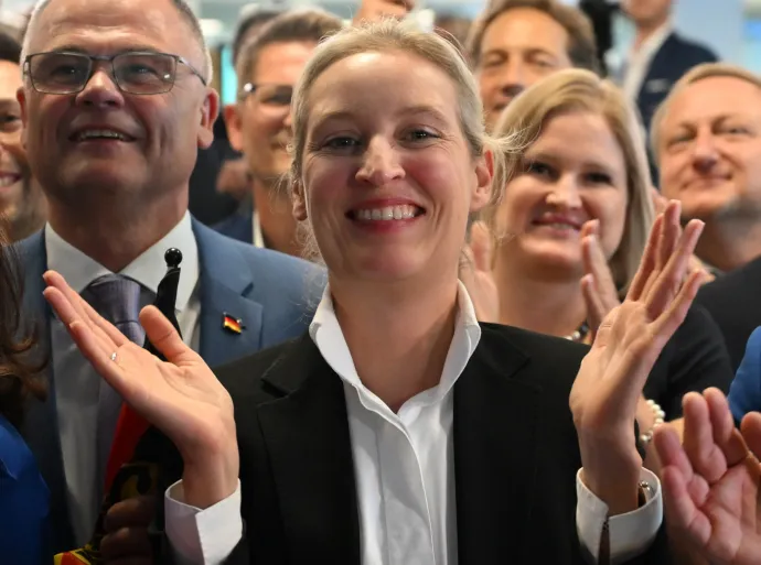 Alice Weidel, az AfD társelnöke ünnepel vasárnap – Fotó: Ralf Hirschberger / AFP