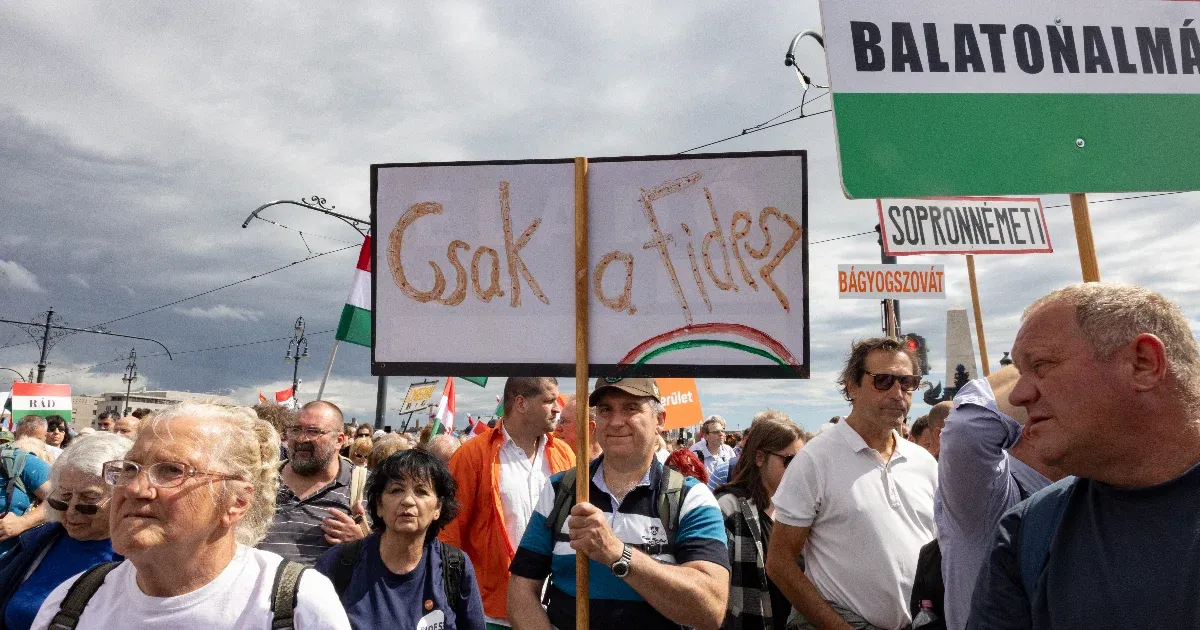 Narancsba borultak a vármegyék