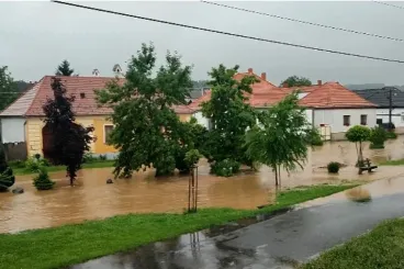 A reggeli felhőszakadás után villámárvíz öntötte el a Vas vármegyei Horvátzsidányt