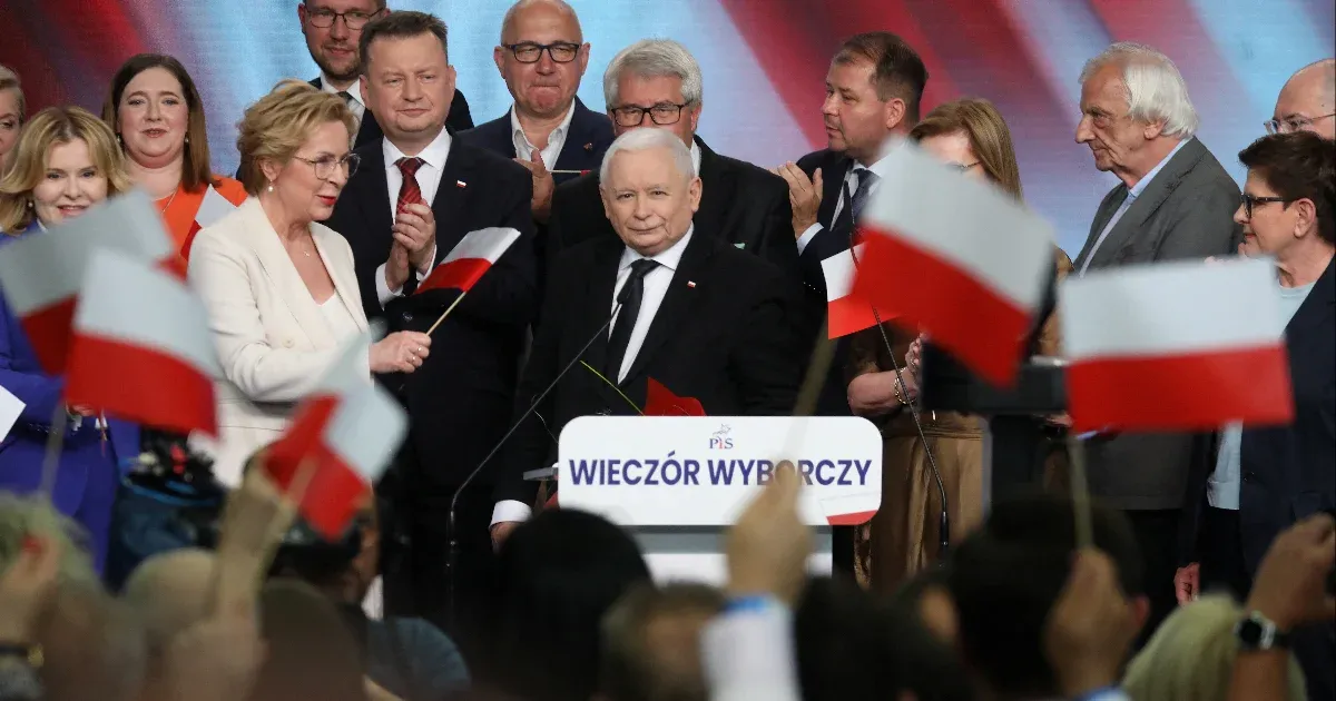 2014 óta először verték meg Kaczyńskiékat, Tuskék hajszállal megelőzték őket