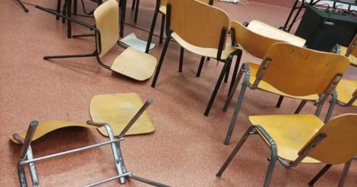 Maszkos, kapucnis férfiak támadták meg egy radikális baloldali szervezet eseményét Józsefvárosban