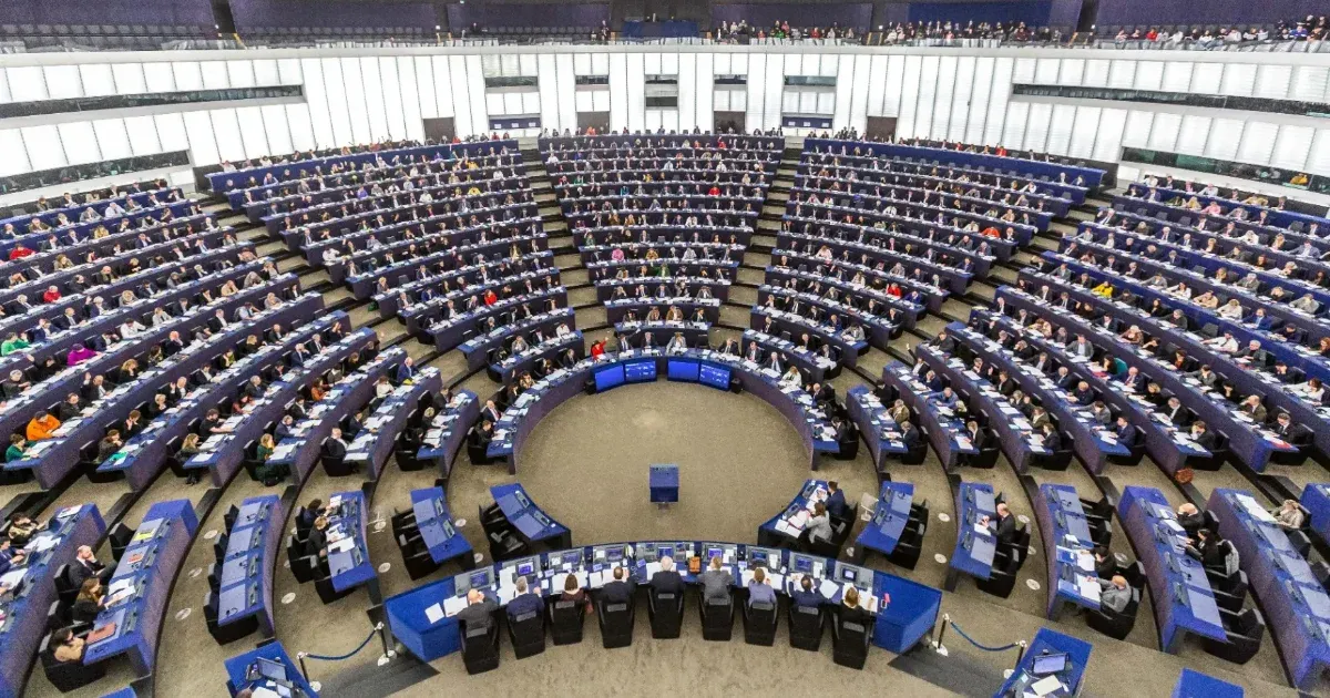 A Fidesszel beelőzhetnék az euroszkeptikusok a liberálisokat az EP-ben, de maradt a középpárti többség