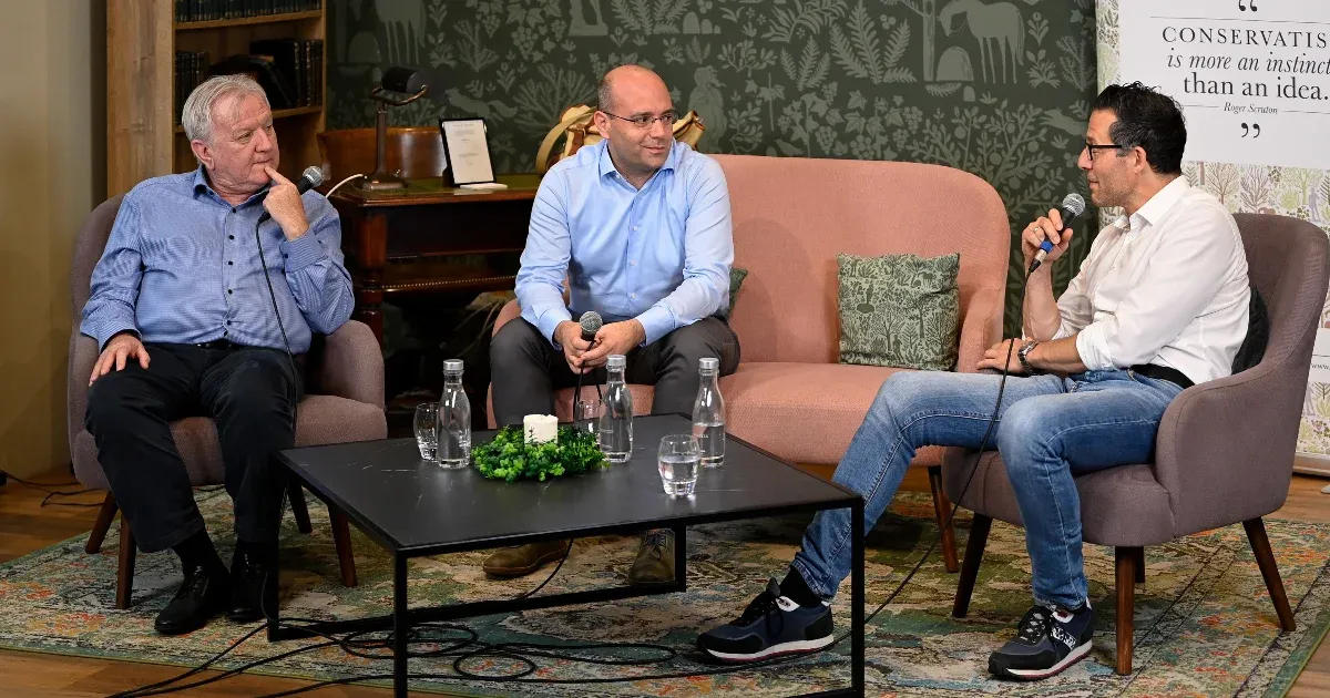 Megfejtették az elemzők, mi indíthatja el Magyar Pétert a miniszterelnökké válás útján