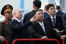 Kim Dzsongun szerint Észak-Korea legyőzhetetlen harcostársa Oroszországnak