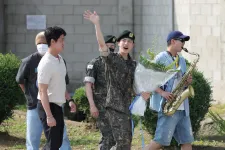 Hazatér a sorkatonaságból a BTS tagja, rajongók ezrei ölelgethetik meg Szöulban