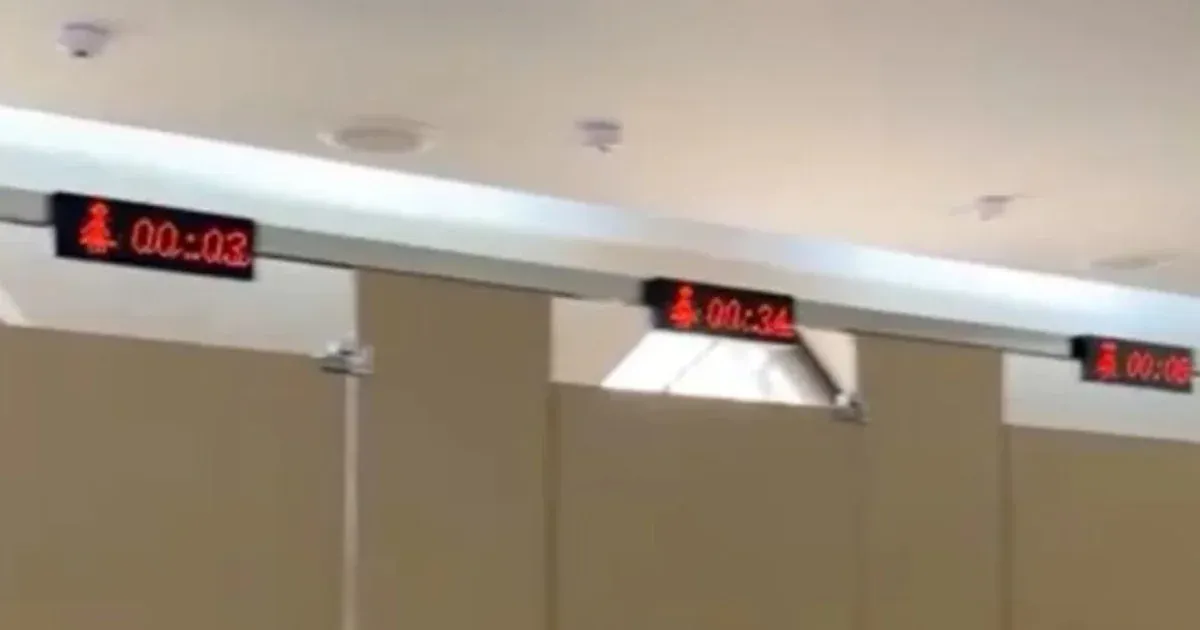 Se utiliza un cronómetro para medir quién ha estado sentado en el baño en una atracción turística china