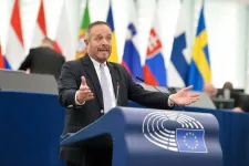 Hölvényi: Nem okoz változást a tagságunkban, hogy a Tisza Pártból idejön hét EP-képviselő