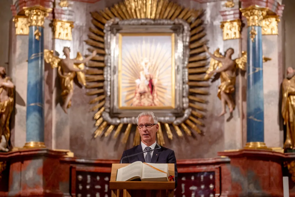 A kormány a kampányhajrában küldött kampányszagú körlevelet a katolikus plébánosoknak